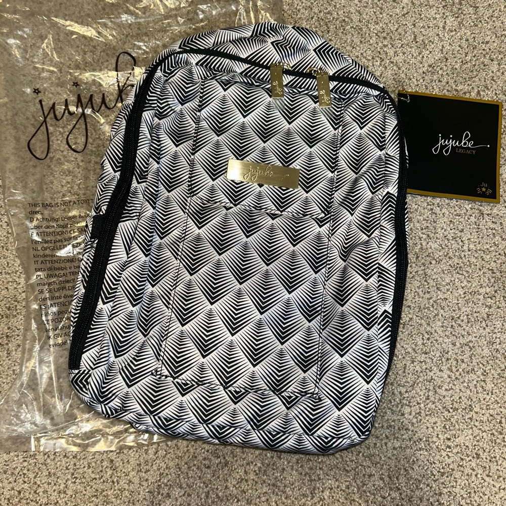 Ju-Ju-Be Legacy Black and White Chevron Bag in Cleopatra NWT